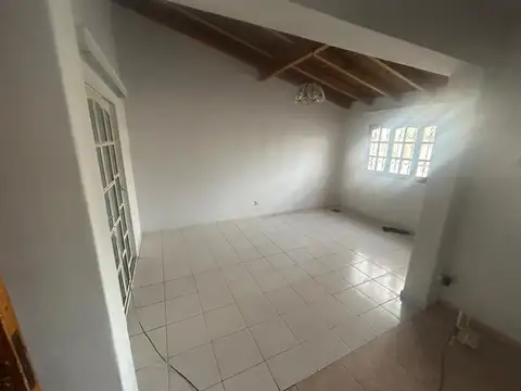 Casa 4 ambientes con 1 baño