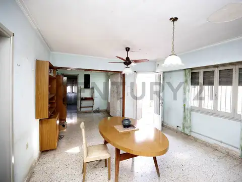 8 1400, Piso 0