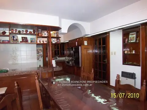 Casa 12 ambientes con 4 baños