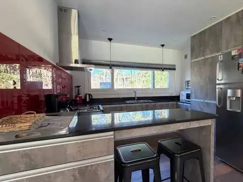 Venta Casa 5 ambientes con piscina Alamos Pinamar