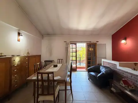 Depto Tipo Casa 6 ambientes con 2 baños
