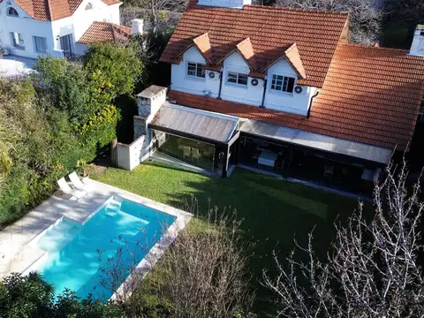 CASA EN VENTA 4 DORMITORIOS  PILETA  MAYLING CC