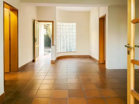 Casa 5 ambientes con 1 baño