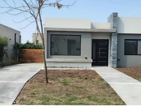 LCF. VENTA CASA 4 AMBIENTES EN SANTA LUCIA PILAR DEL ESTE