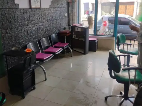 LOCAL DE PELUQUERÍA UNISEX, TODO EQUIPADO! OPCION BARBERIA Y APTO OTROS RUBROS