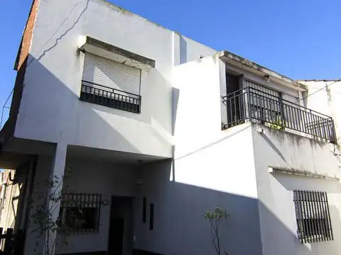 Venta de Casa Doble (ideal 2 Familias) en El Palomar con 6 Ambientes