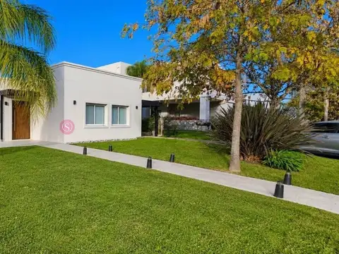 Casa  en Venta en Santa Guadalupe, Pilar del Este, Pilar
