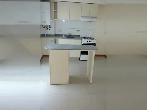 ROCA Y CATAMARCA: 1 DORMITORIO C/PATIO CHICO