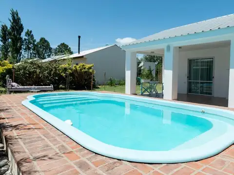 VENTA CUATRO CABAÑAS CON QUINCHO Y PILETA