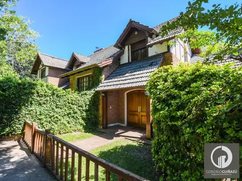 CASA VENTA CUATRO DORMITORIOS QUINCHO JARDIN PISCINA FISHERTON TRADICIONAL ROSARIO
