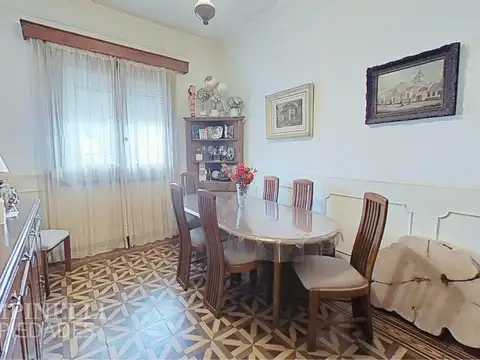 Casa 6 ambientes con 2 baños