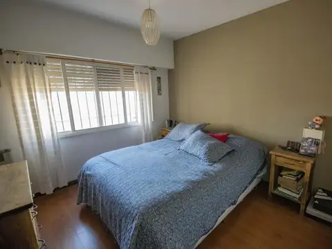 Casa 3 ambientes   cochera descubierta en  venta en Olivos