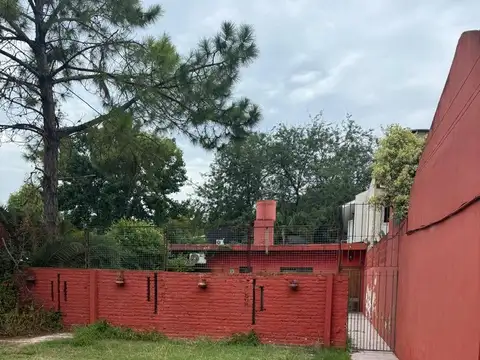 Venta terreno con casita en el fondo en Adrogué