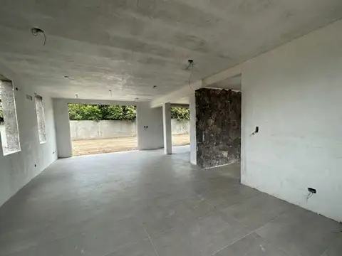 Casa 8 ambientes con 2 baños