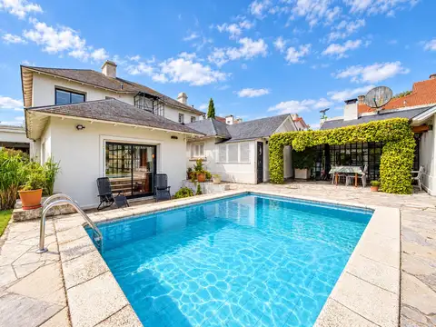 Casa en Venta con 4 cocheras