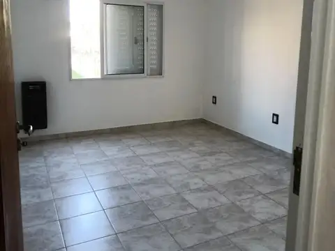 Casa 5 ambientes con 1 baño