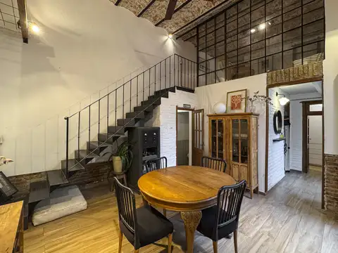 Casa de pasillo de 2 dormitorios más comodín, patio y terraza tipo quincho