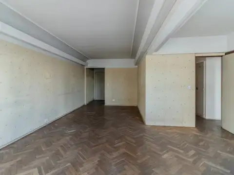 Hermoso departamento 3 Ambientes con dependencia y balcón al frente.