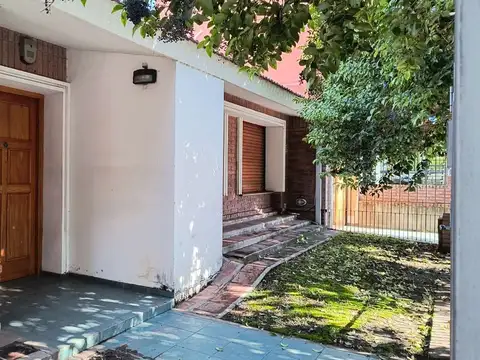 VENTA CASA 2 DORMITORIOS COCHERA CRISOL SUD CBA