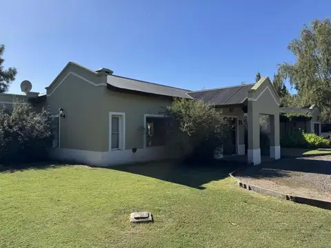 VENTA CASA 4 AMBIENTES LOS CARDALES CHACRA