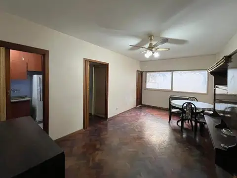 Sarmiento 3900, Piso 1