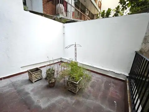 DEPARTAMENTO DE 3 AMBIENTES CON DOBLE PATIO A RECICLAR EN ALMAGRO