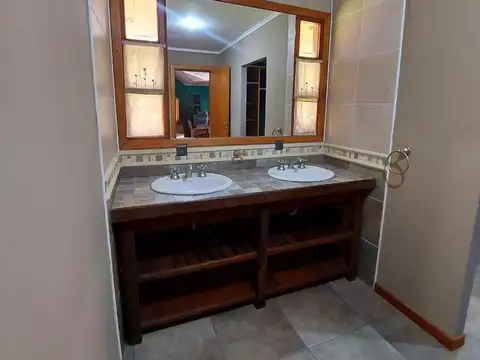 Casa en venta - 4 Dormitorios 3 Baños - Cochera - 970Mts2 - Cariló