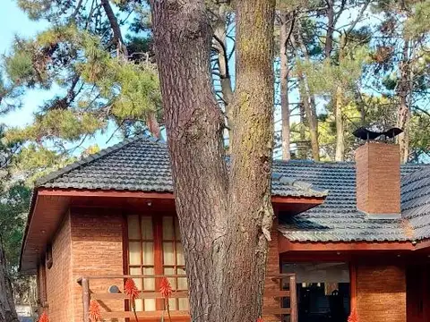 Casa en venta - 4 Dormitorios 3 Baños - Cochera - 970Mts2 - Cariló