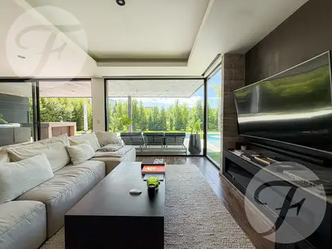 Casa 5 ambientes con 3 baños