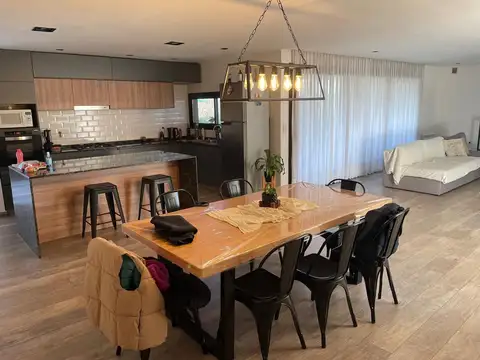 CASA EN VENTA. BARRIO PRIVADO. ANTIGUA ESTANCIA