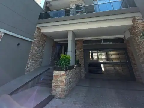 Departamento con balcón.