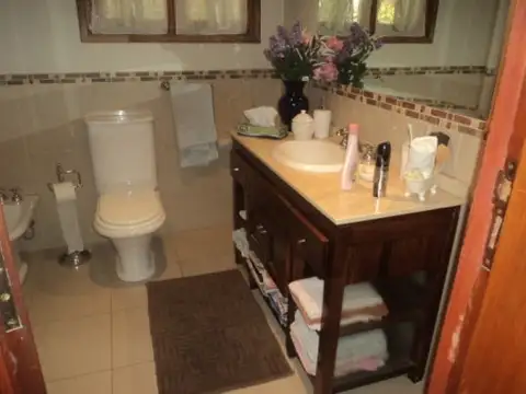 Casa 5 ambientes con 4 baños