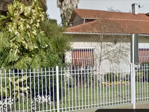 EN VENTA ESPECTACULAR CHALET EN EL PALOMAR A SOLO 4 CUADRAS DE LA ESTACION - FICHA 6042