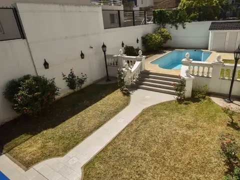 VENTA CASA 4 DORMITORIOS PILETA Y JARDÍN CENTRO