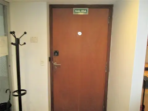 Oficina 6 ambientes con 2 baños