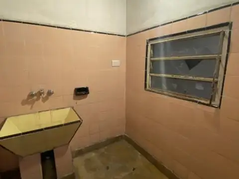 Venta Casa 3 ambientes con pileta y cocheras + Departamento 2 ambientes en San Justo