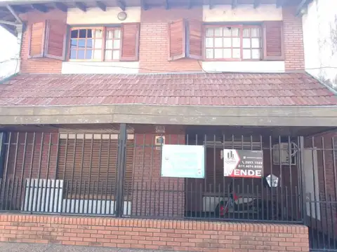 Venta Casa 3 ambientes con pileta y cocheras + Departamento 2 ambientes en San Justo
