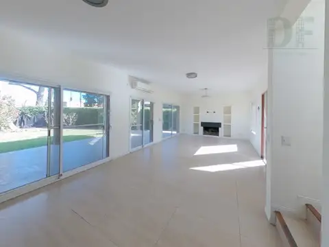 Casa en Venta con 3 cocheras