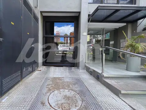 Av. Hipólito Yrigoyen 9300