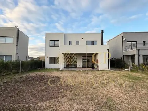 Casa 6 ambientes con 3 baños