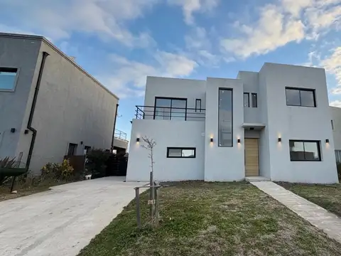 Casa en Venta en Pilar Del Este - Santa Elisa, USD 250.000