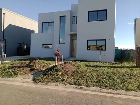 Increible Casa En Venta En Santa Elisa, Pde
