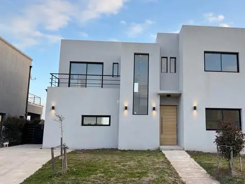 Increible Casa En Venta En Santa Elisa, Pde