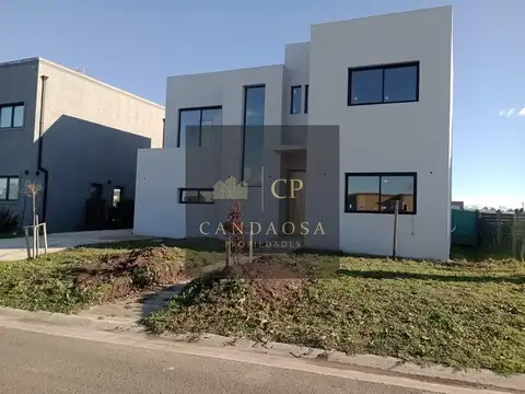 MMC. Increible casa en venta en Santa Elisa, PDE