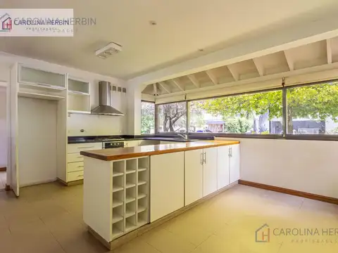 Casa en Alquiler con 4 cocheras