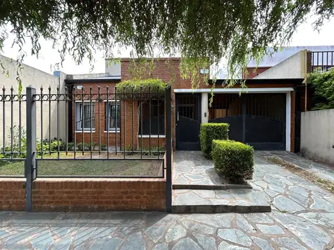 Casa a la venta en lujan centro Dr. Muñiz 1290 apta credito hipotecario
