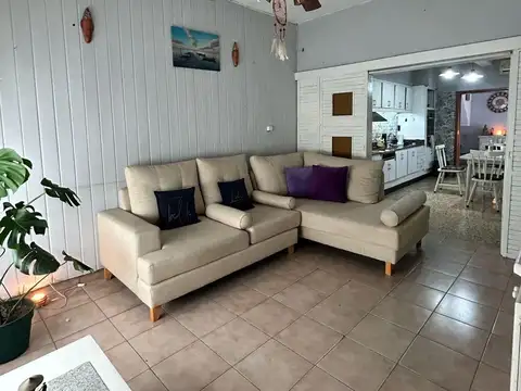 Casa 5 ambientes con 3 baños