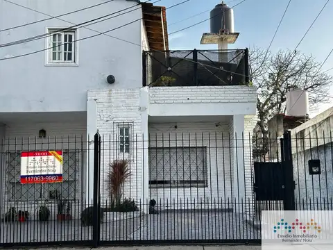 Casa APTO CREDITO con 3 dormitorios y cochera en Lomas de Zamora