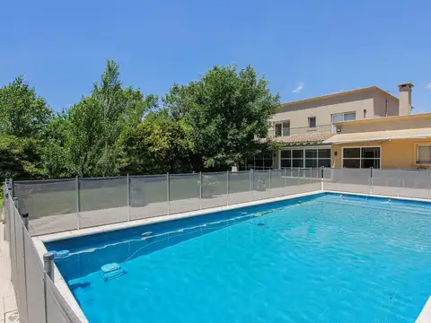 Casa 8 ambientes con 4 baños