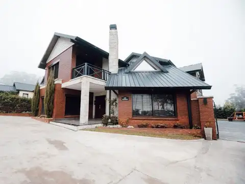 VENTA CASA 5 AMBIENTES EN SIERRA DE LOS PADRES